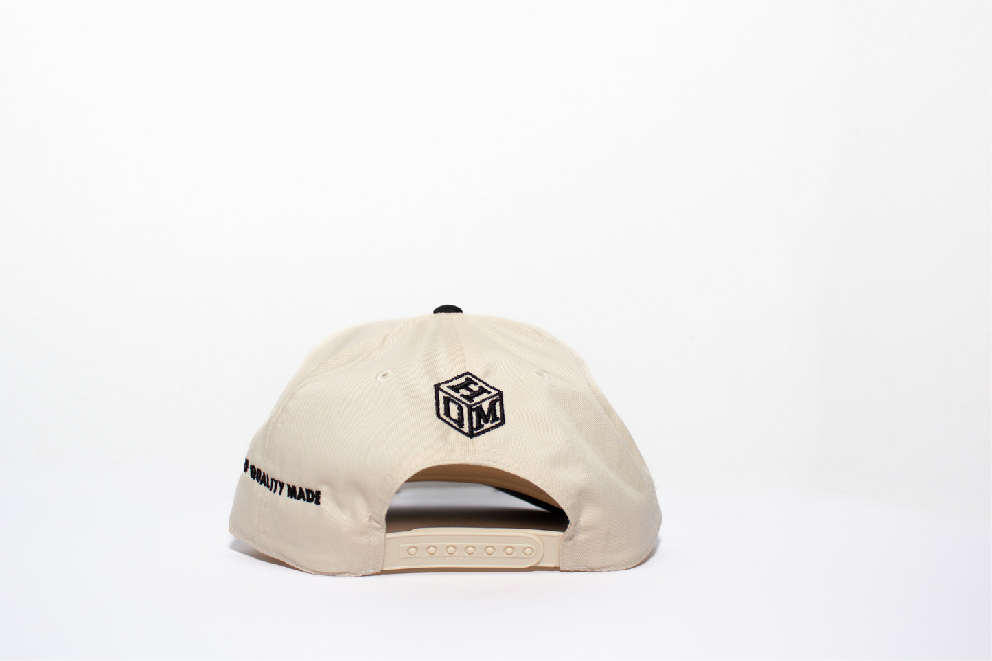 DICES CAP IN CREAM/ BLACK