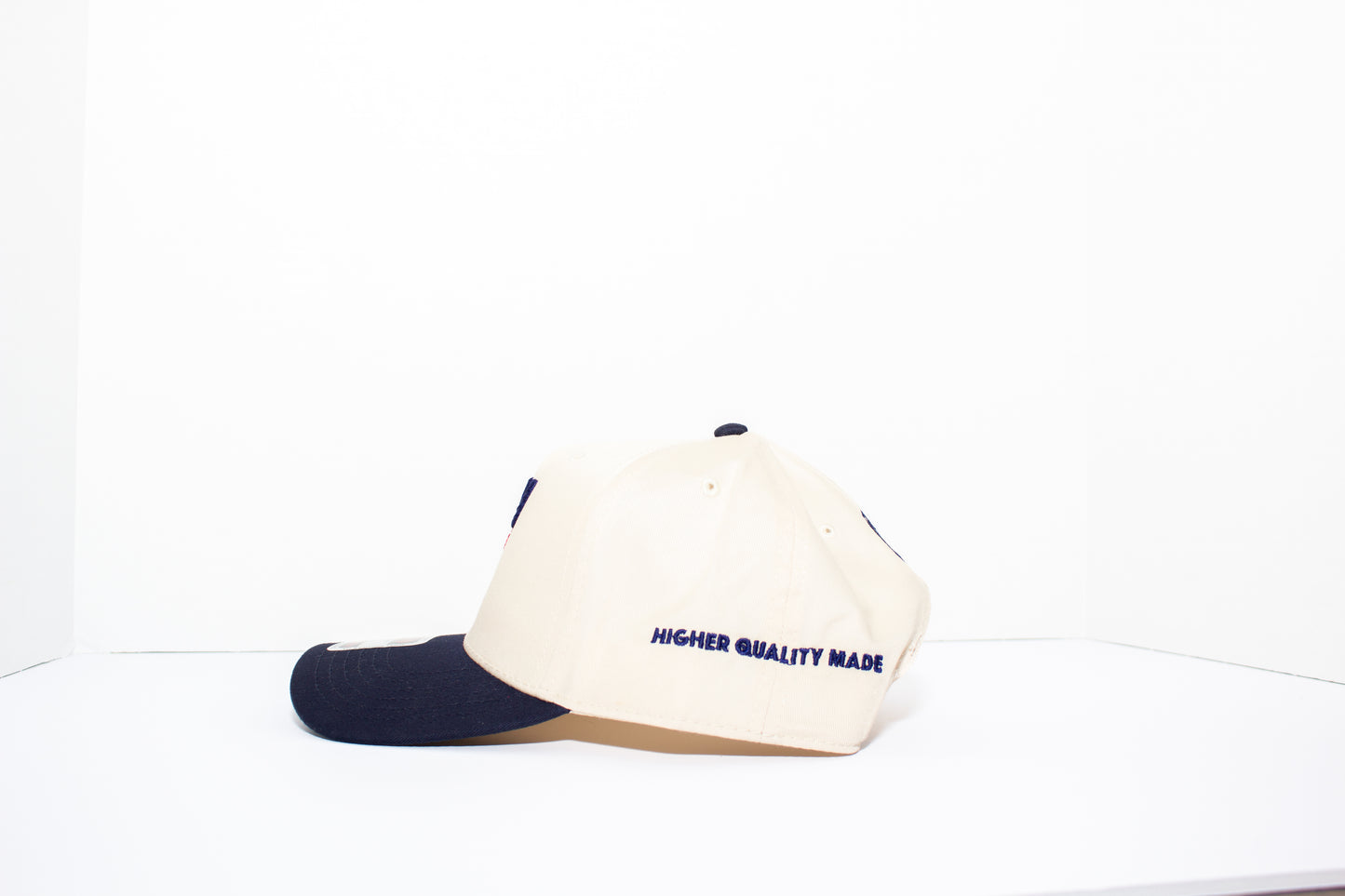 DICES CAP IN CREAM/ NAVY BLUE