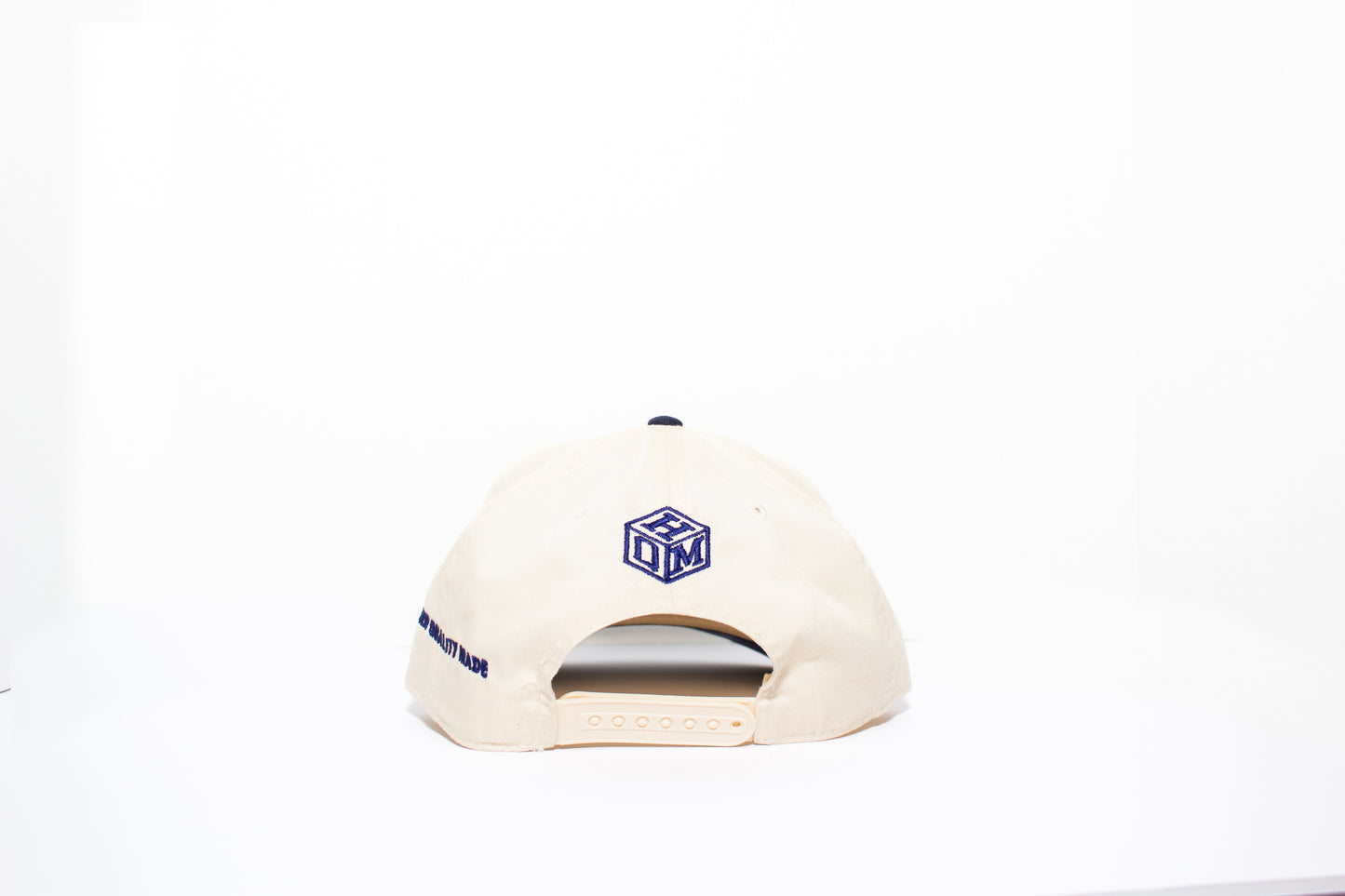 DICES CAP IN CREAM/ NAVY BLUE